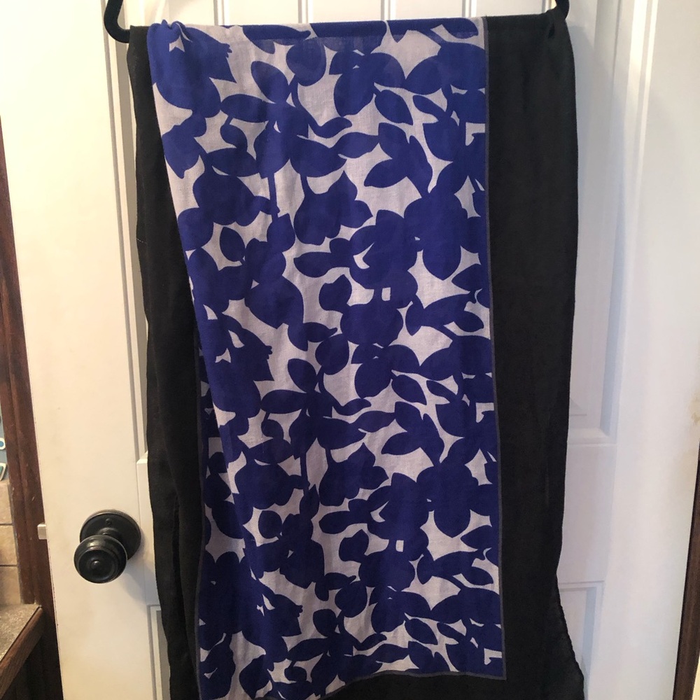 Ricki's Blue and White Floral Scarf